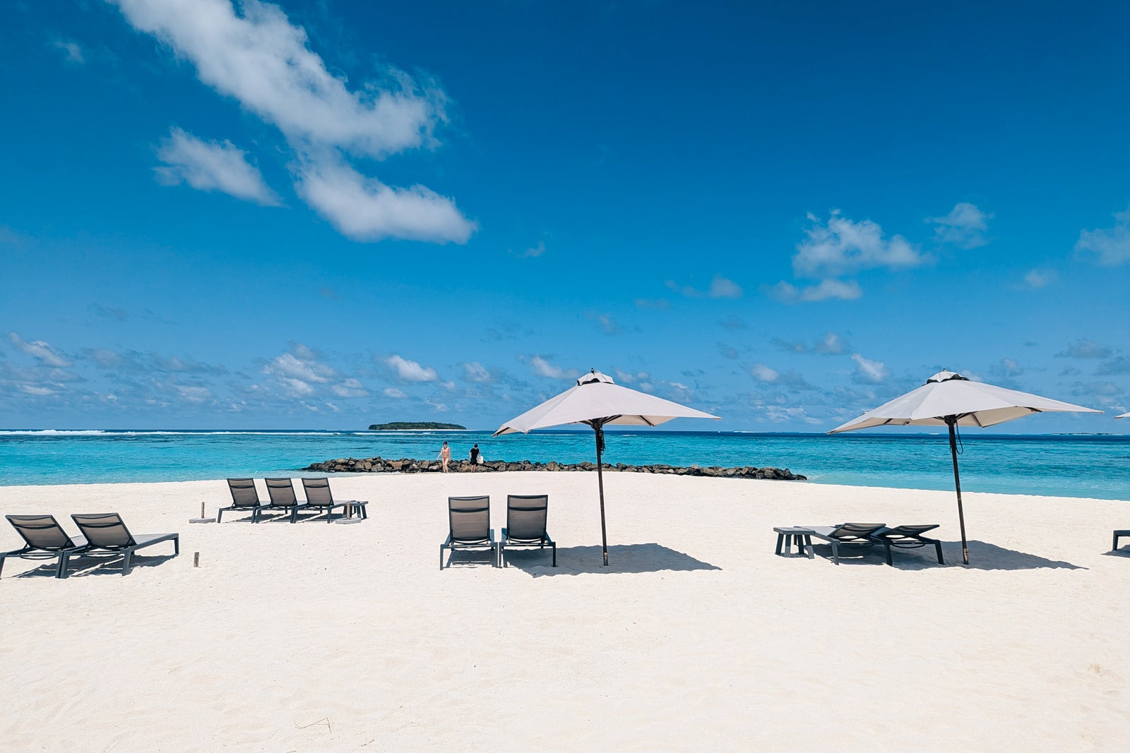 Alila Kothaifaru Maldives beach