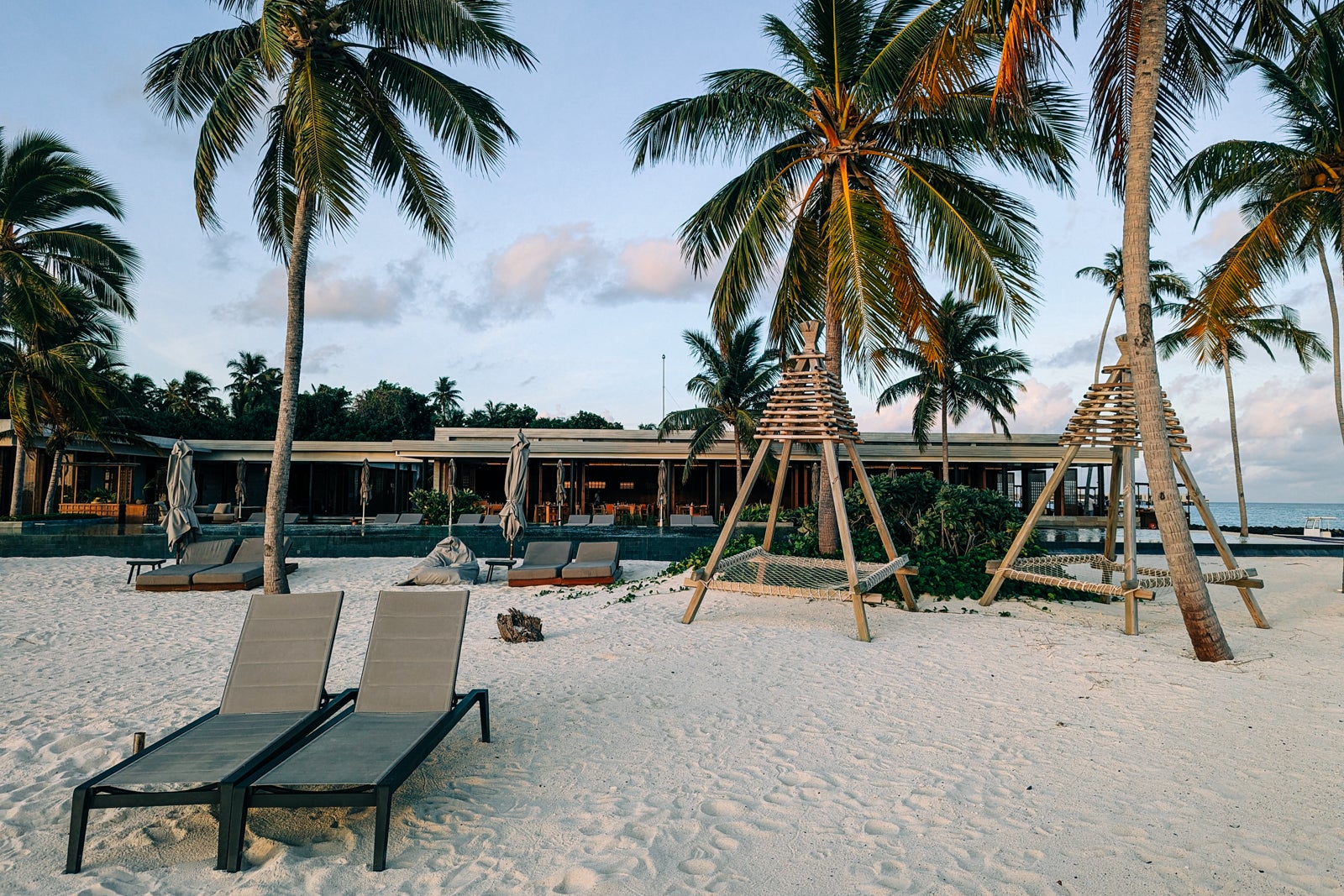 Alila Kothaifaru Maldives beach