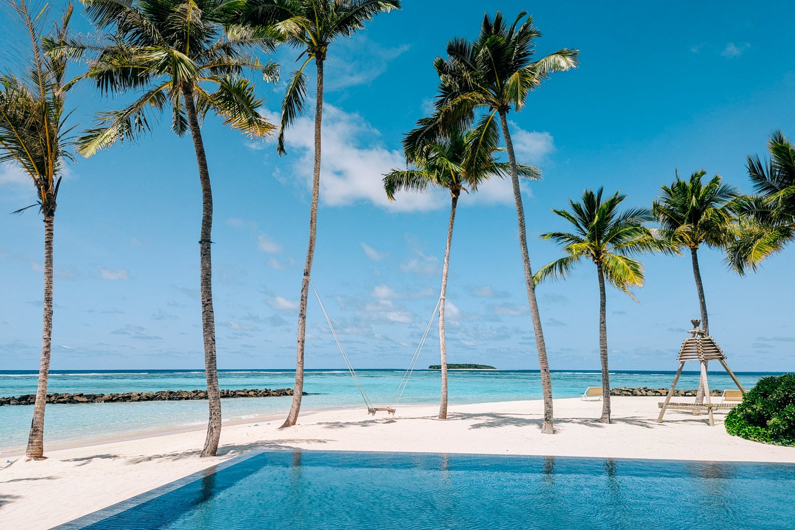 Alila Kothaifaru Maldives pool