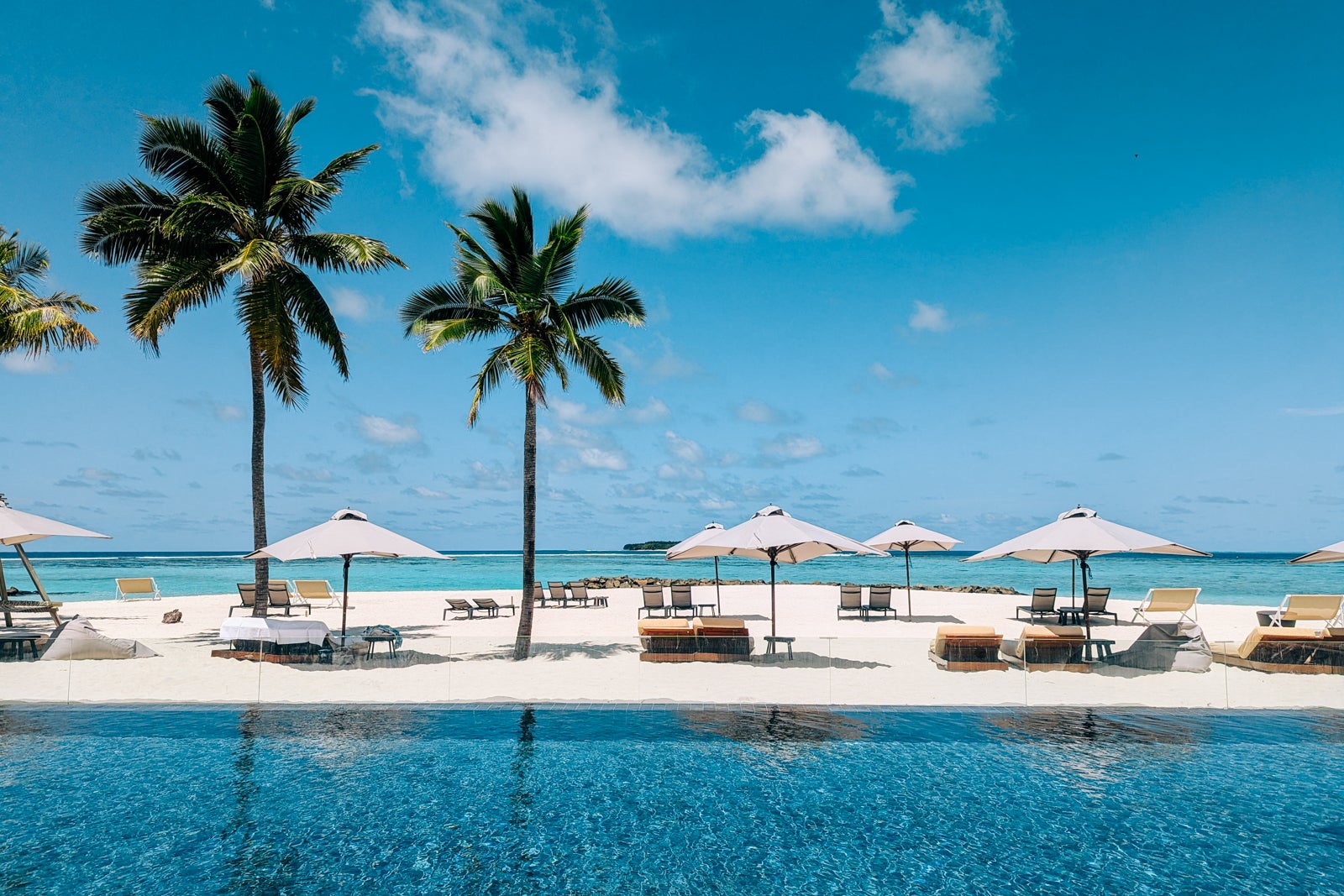 Alila Kothaifaru Maldives pool