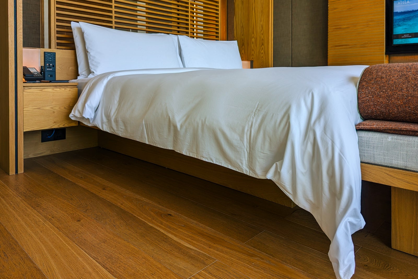 Space under the bed in the beach villa