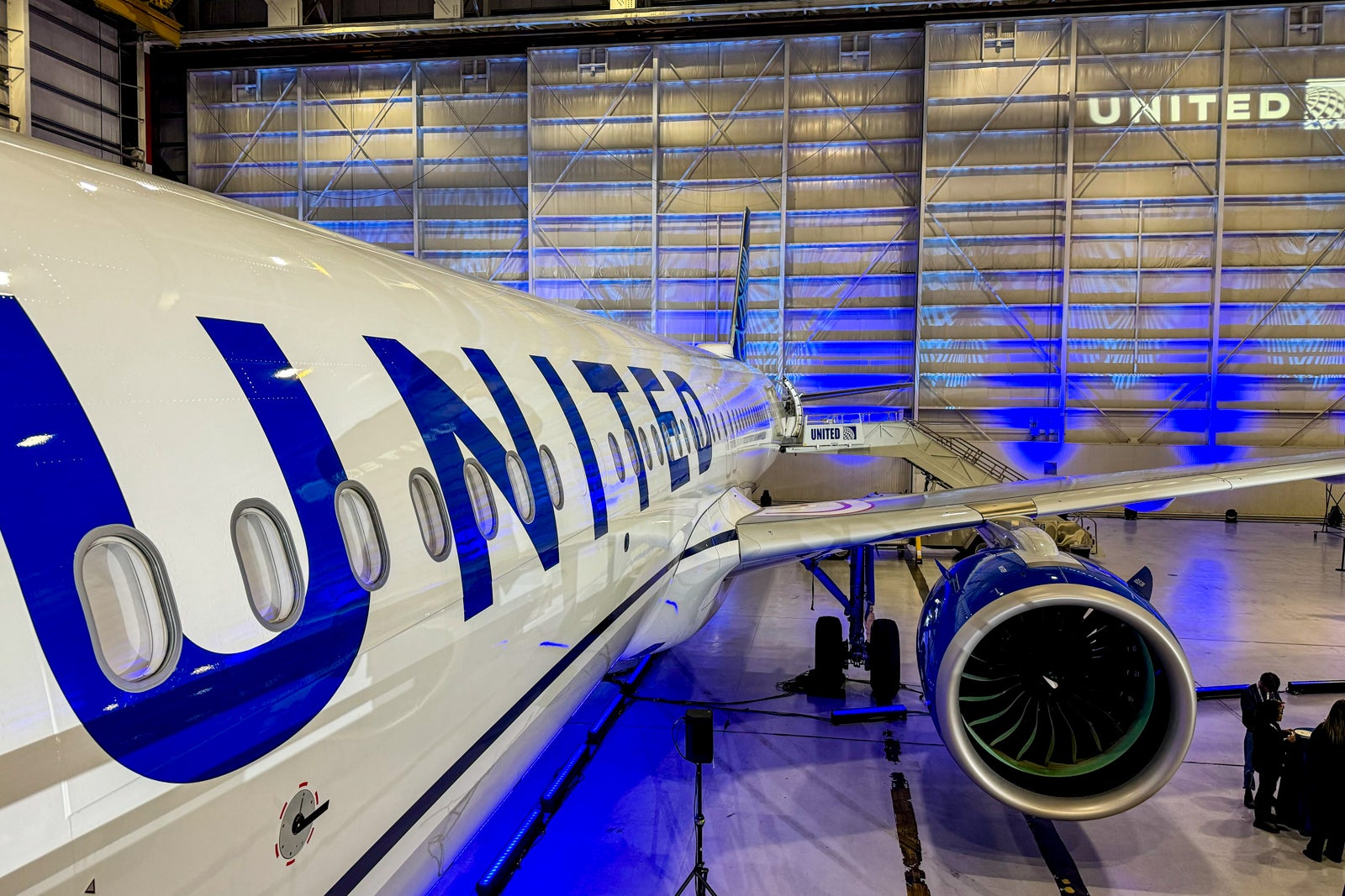 United is halfway done with cabin overhauls, battles rival Delta for best inflight tech image