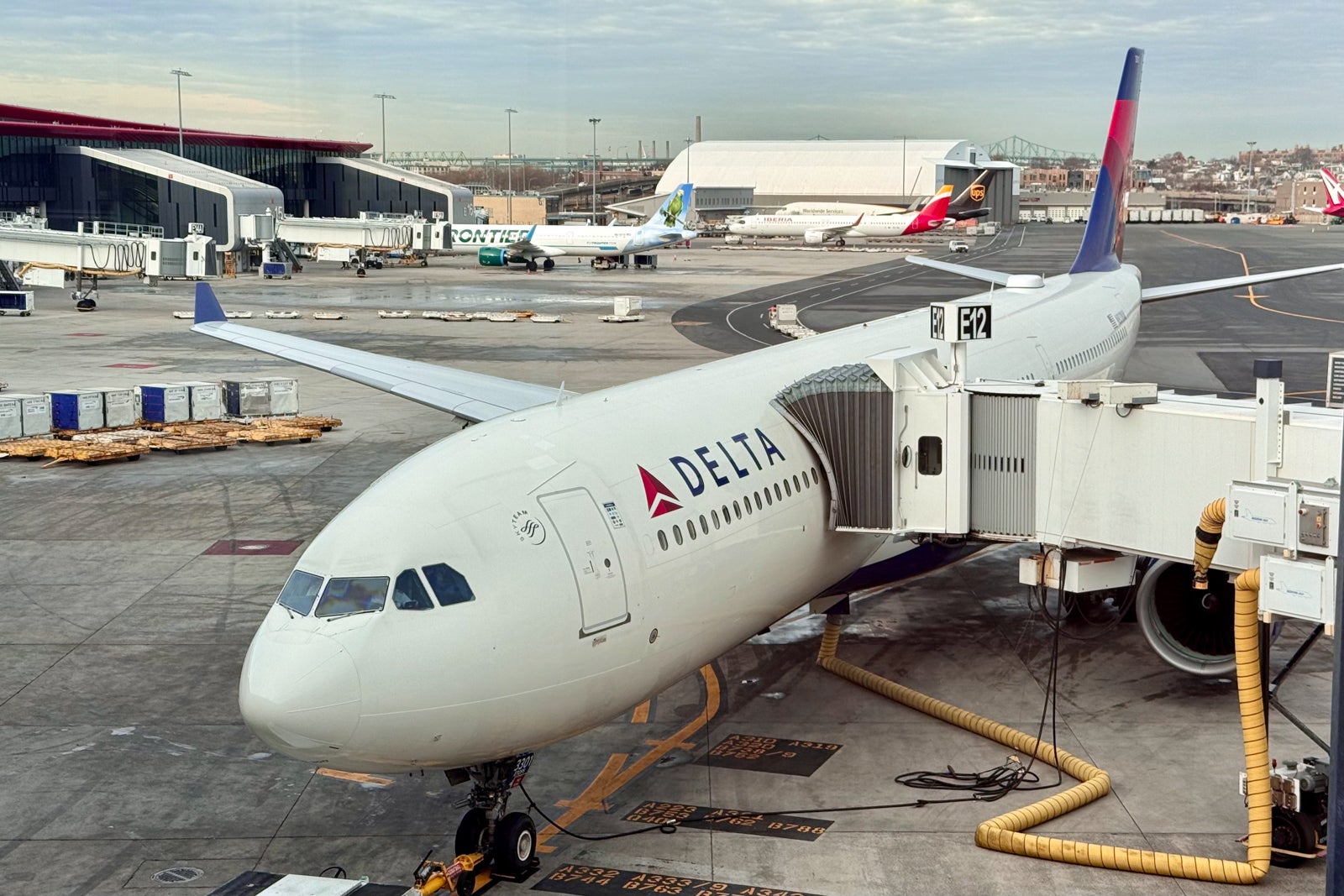 Delta plane at gate