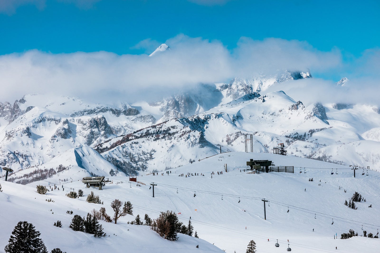 8 must-visit North American resorts for spring skiing in 2025