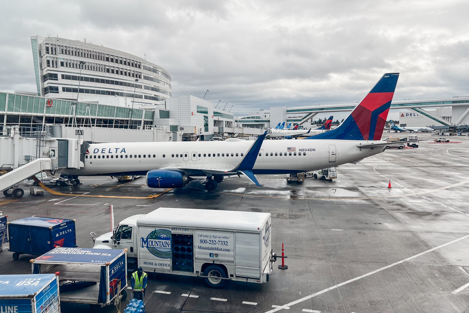 Benefits galore: Why the Delta Reserve Amex is my favorite cobranded credit card