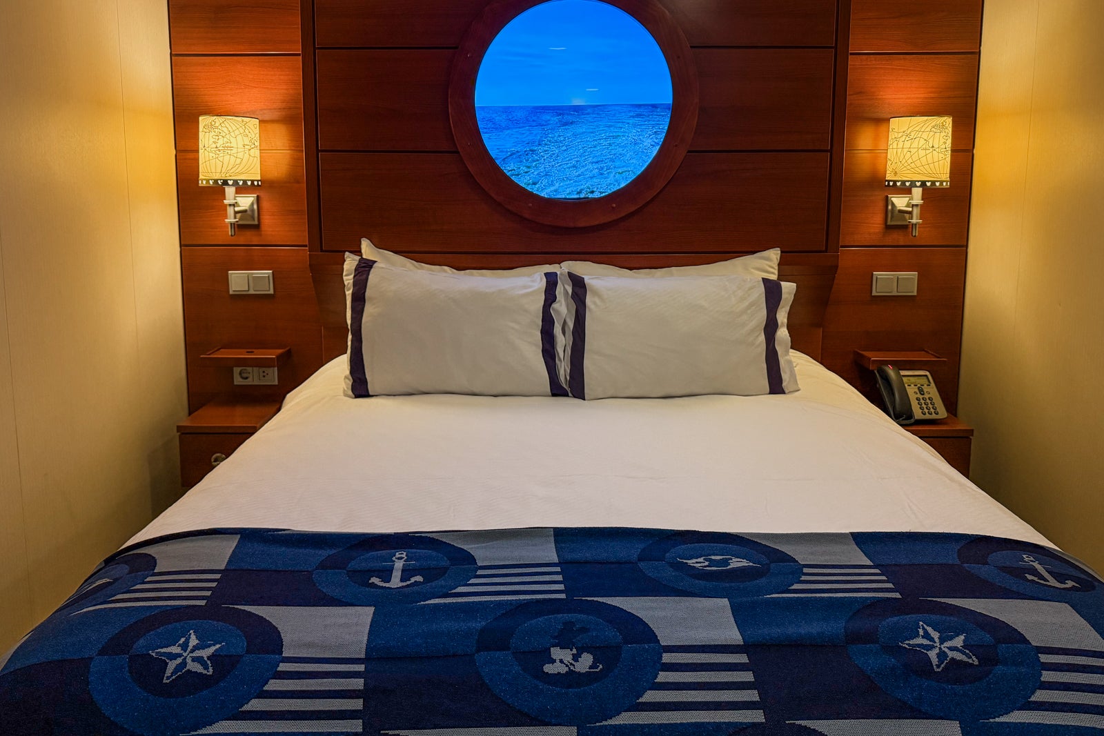 queen bed cruise