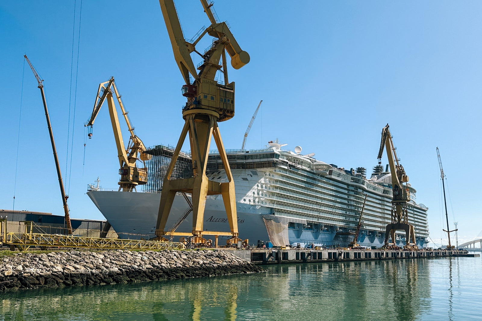 Live from the shipyard on Allure of the Seas: Check out this
cruise ship’s $100M glow-up