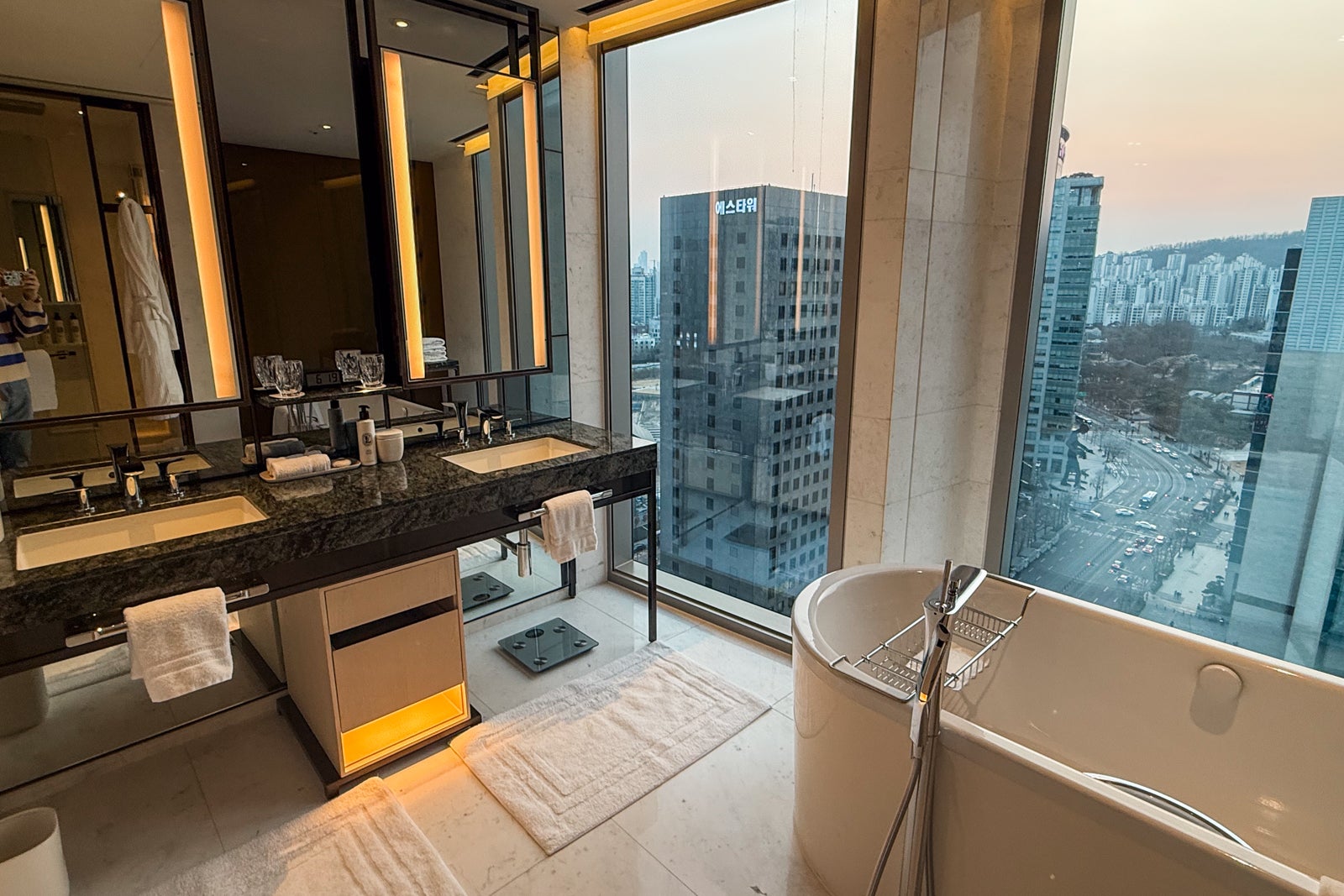 Four Seasons Seoul room