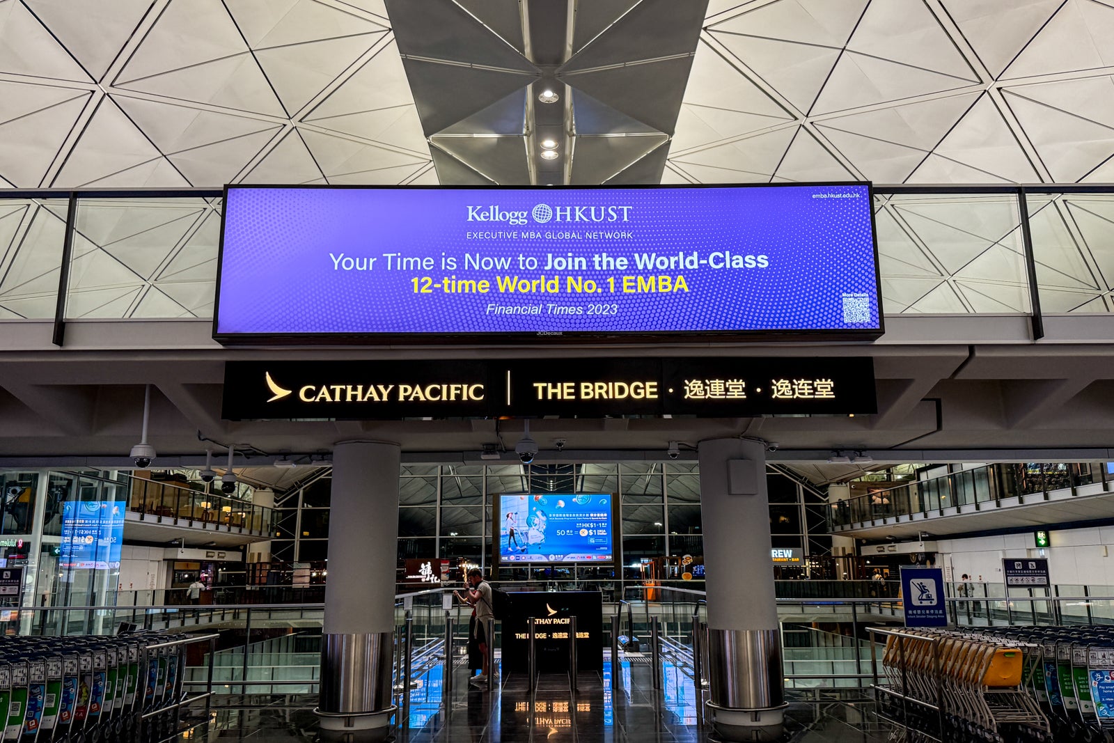 Cathay Pacific lounge access