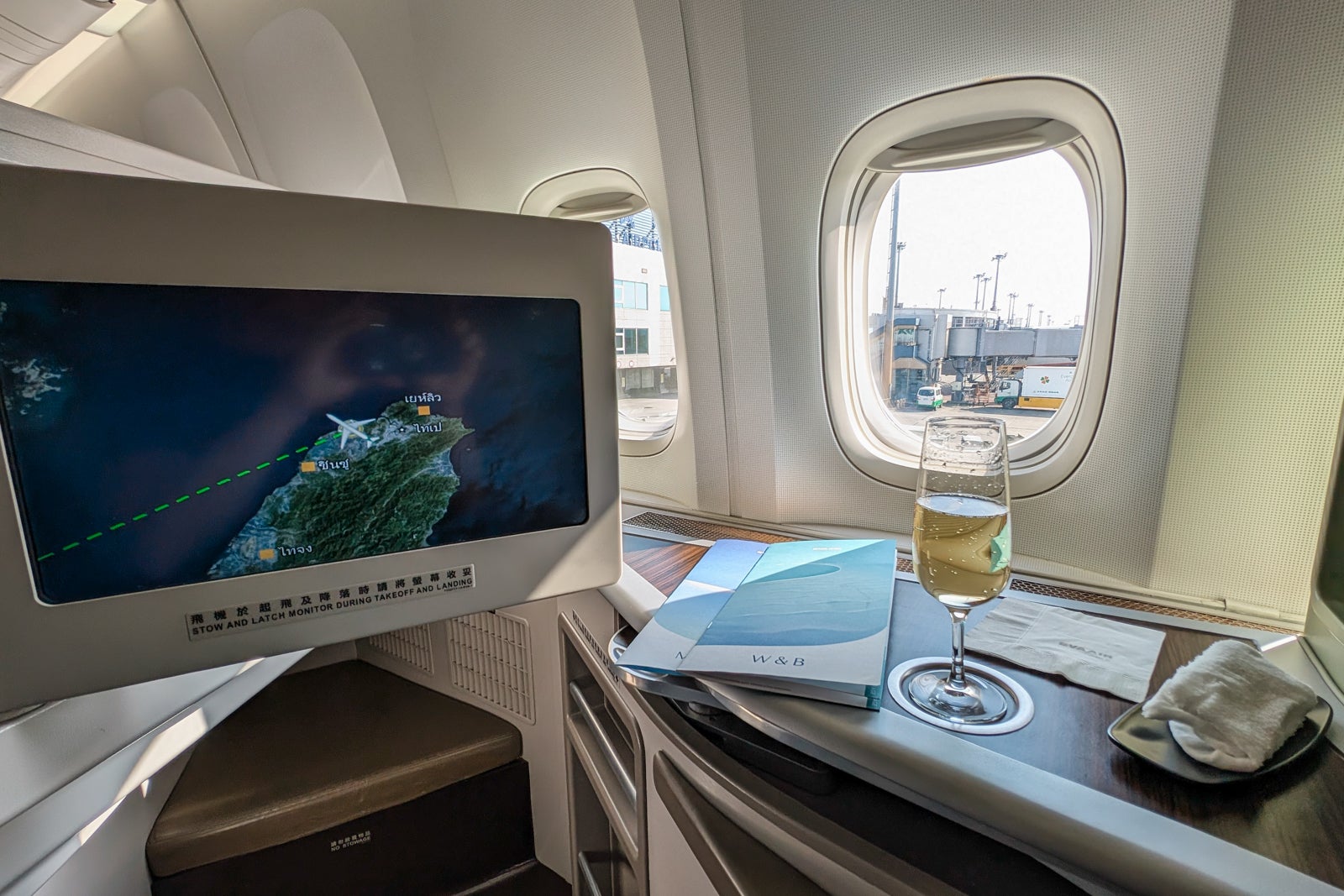 EVA Air 777 business class amenities