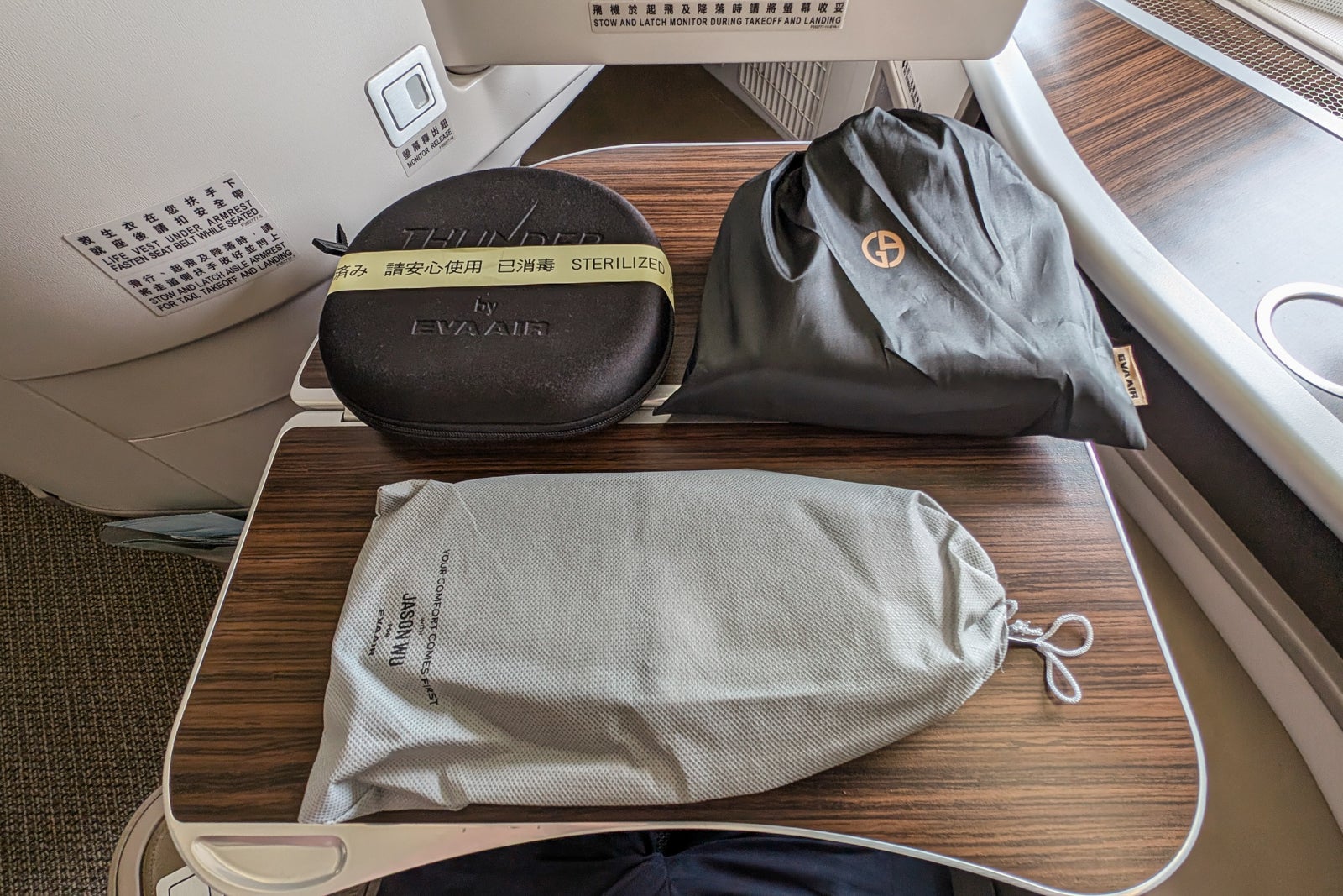 EVA Air 777 business class amenities
